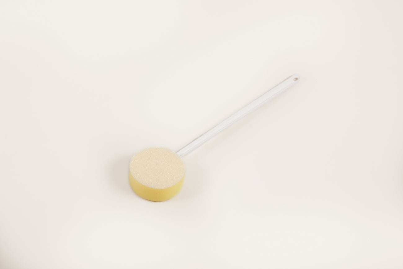 Esponja de ducha con mango producto de apoyo para personas con movilidad reducida o discapacidad mejora la autonomía personal